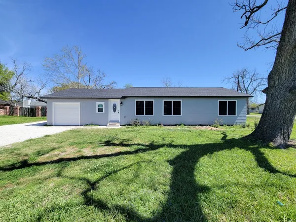 $1,750 | 413 South Market Street, Brazoria, TX 77422