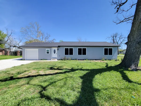 $1,850 | 413 South Market Street, Brazoria, TX 77422