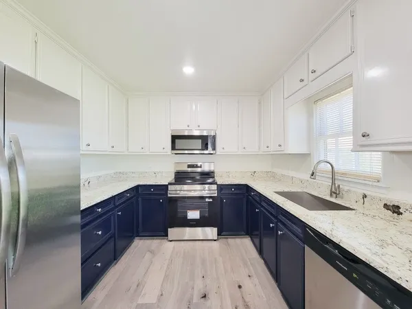 $1,750 | 413 South Market Street, Brazoria, TX 77422