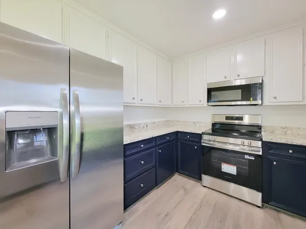 $1,750 | 413 South Market Street, Brazoria, TX 77422