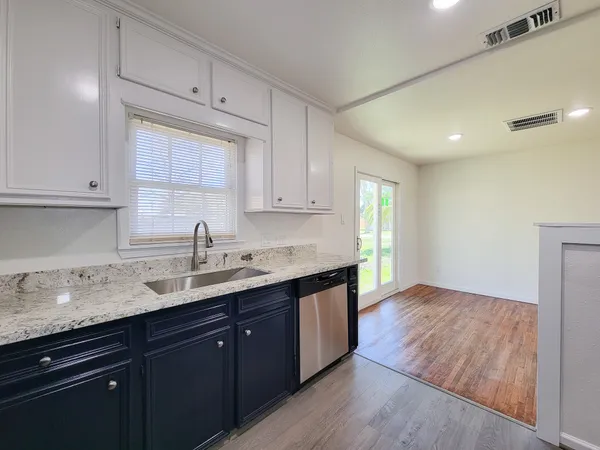 $1,850 | 413 South Market Street, Brazoria, TX 77422