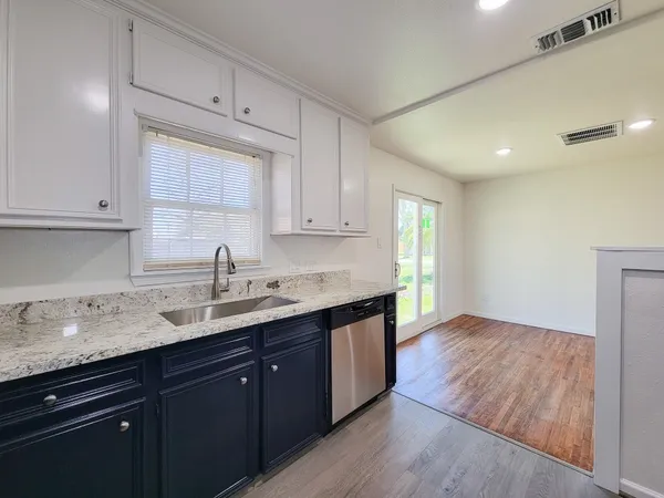 $1,750 | 413 South Market Street, Brazoria, TX 77422