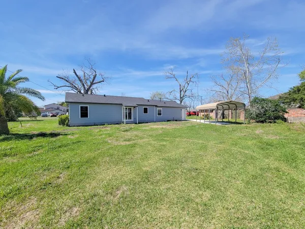 a front view of house with yard