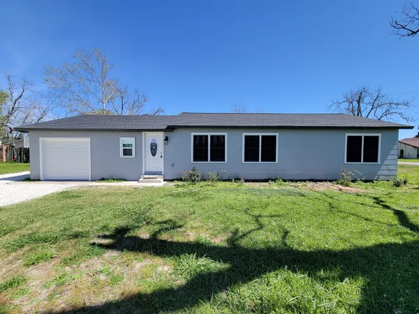 $1,850 | 413 South Market Street, Brazoria, TX 77422