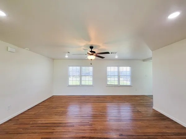 $1,750 | 413 South Market Street, Brazoria, TX 77422