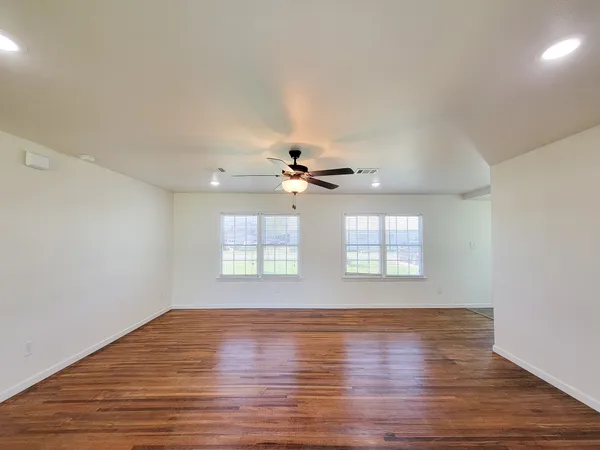 $1,850 | 413 South Market Street, Brazoria, TX 77422