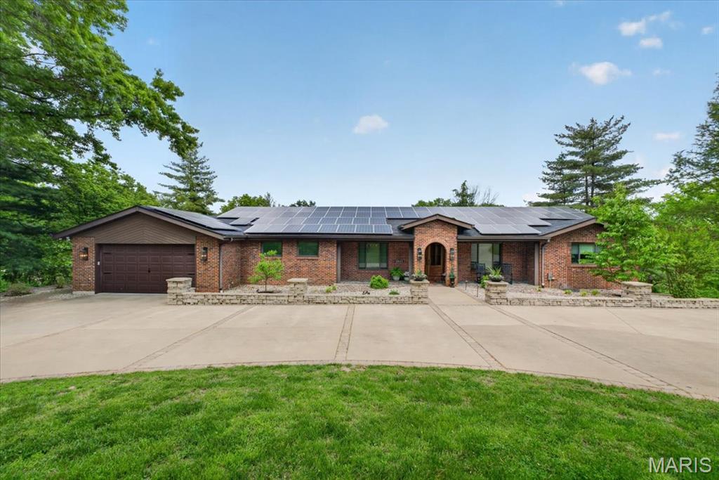 2849 Erb Road St. Louis, MO 63129 - Photo 2 of 77