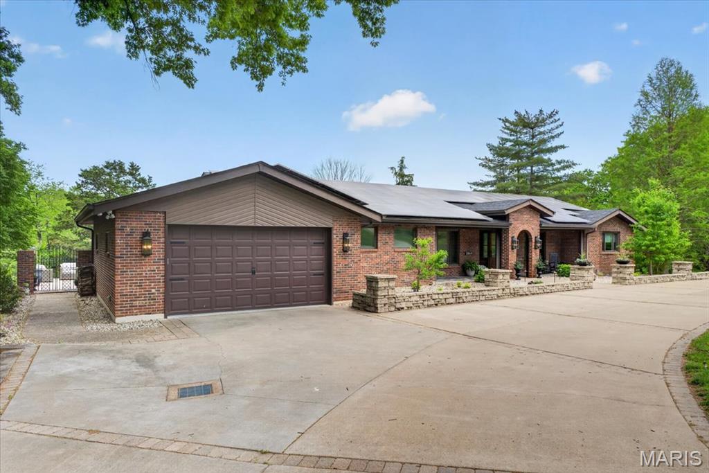 2849 Erb Road St. Louis, MO 63129 - Photo 3 of 77