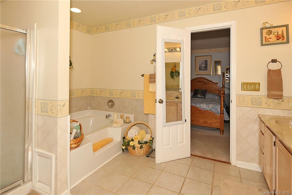 138 Fawn Way Clyde, NC 28721 - Photo 9 of 21 Gallery Image 9