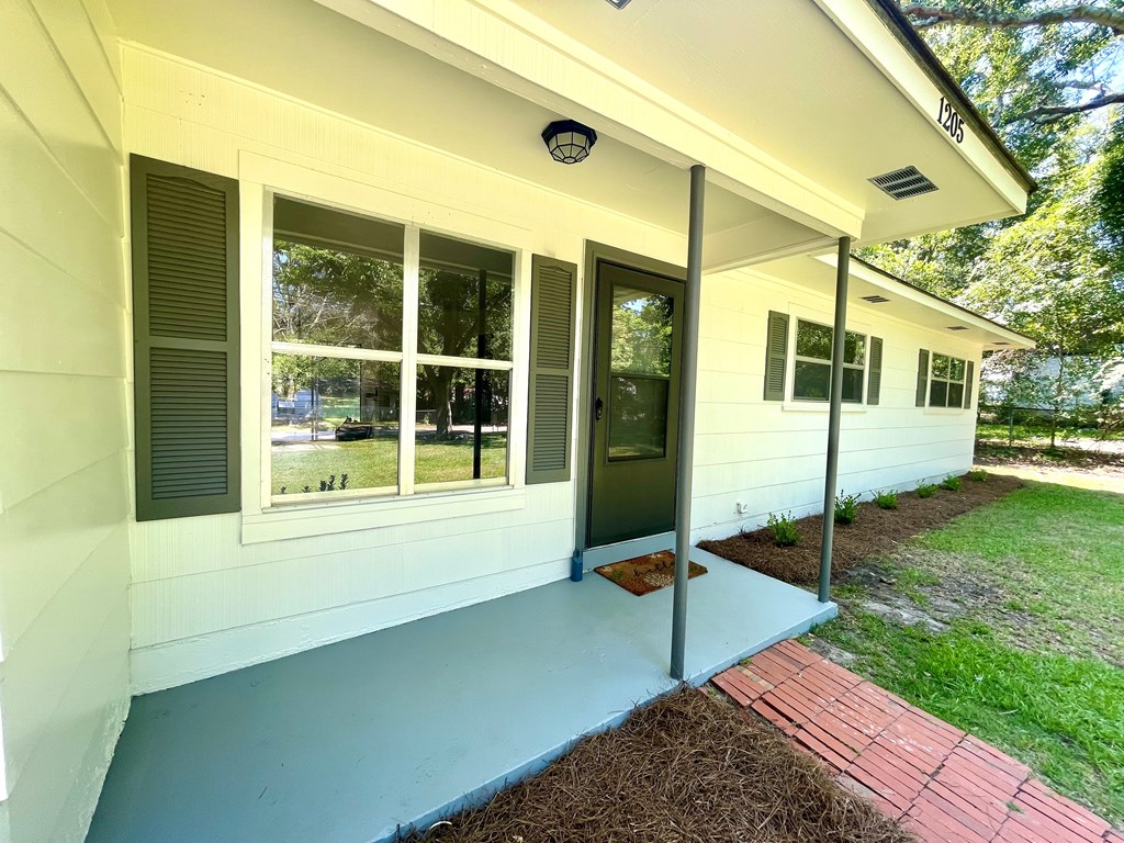 1205 Conti Road Dothan, AL 36301 - Photo 3 of 22