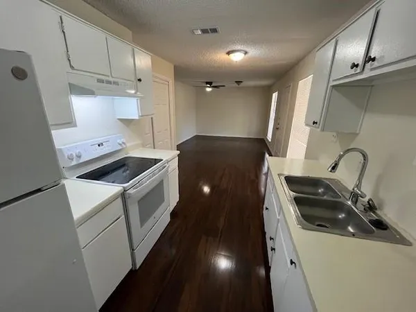 $1,250 | 8127 Stonehurst Street, Unit 5, Dallas, TX 75217