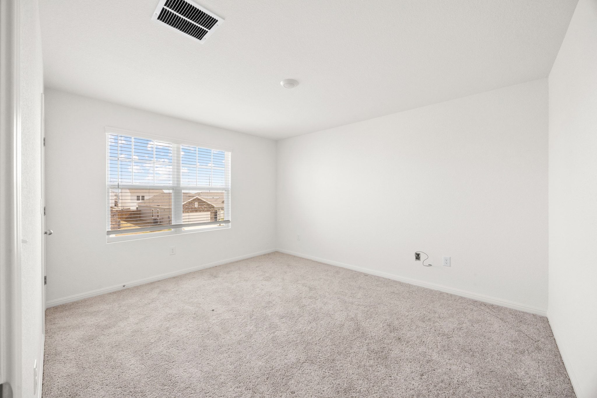 410 Magnum Force Drive Jarrell, TX 76537 - Photo 29 of 32 an empty room with a window