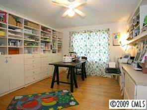 3108 Clarendon Road Charlotte, NC 28211 - Photo 5 of 8 a workspace room with furniture and a window