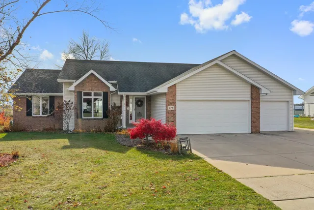 $429,900 | 478 Falcon Drive, Pulaski, WI 54162