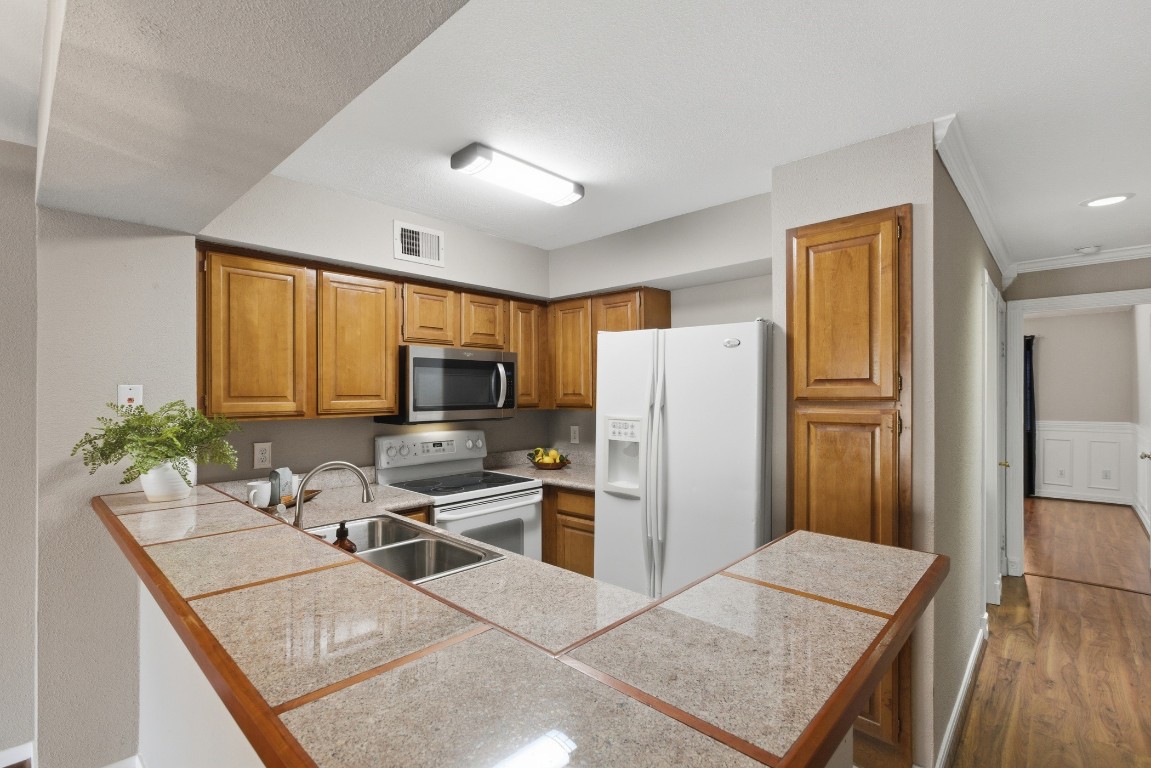 2425 Holly Hall Street, Unit 100 Houston, TX 77054 - Photo 19 of 45 Breakfast bar for additional dining space. Refrigerator is included.