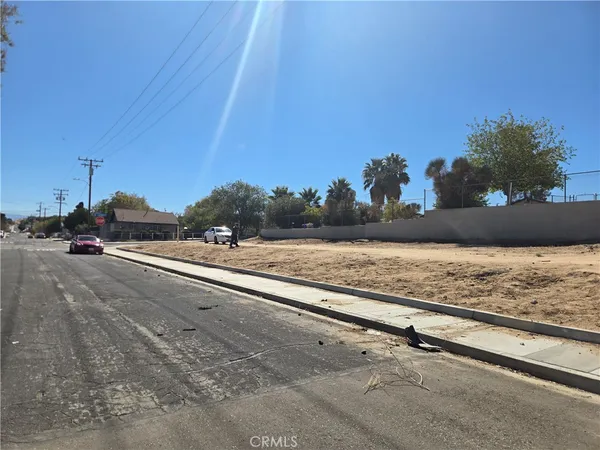 $40,000 | 3 3rd, Victorville, CA 92395