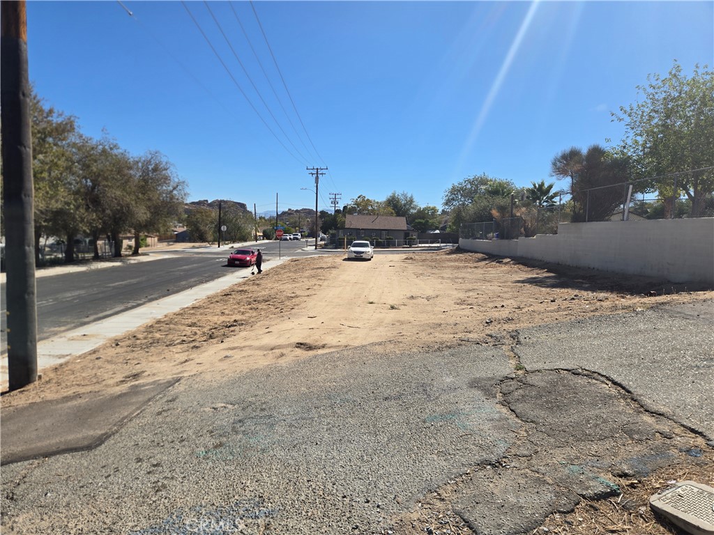 3 3rd Victorville, CA 92395 - Photo 4 of 8