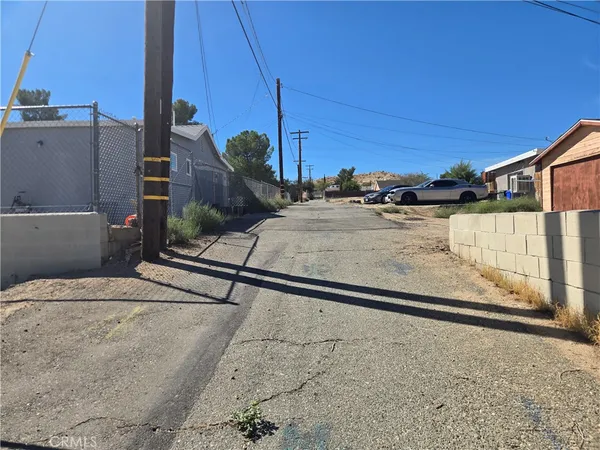 $40,000 | 3 3rd, Victorville, CA 92395