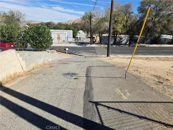 $40,000 | 3 3rd, Victorville, CA 92395