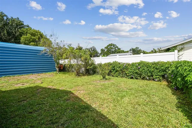 a view of a house with backyard and garden