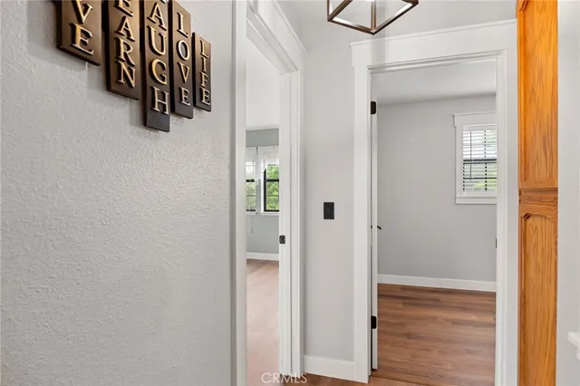 a view of a livingroom with furniture and a ceiling fan