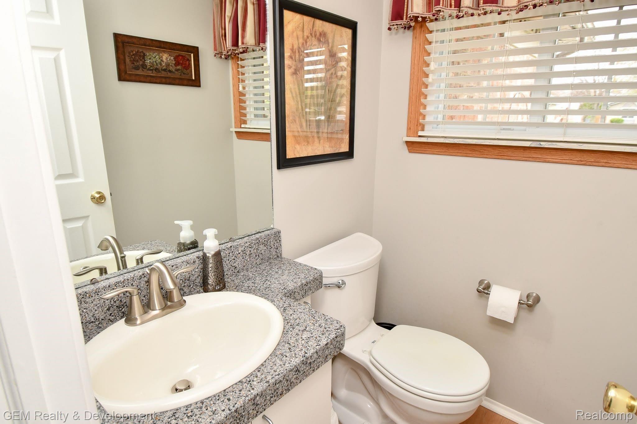 18725 Gill Road Livonia, MI 48152 - Photo 11 of 36 DSC_9651.jpg