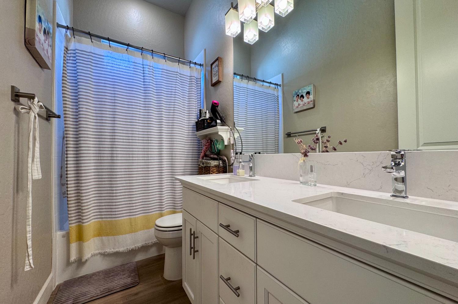 445 Bloom Lane Clovis, CA 93619 - Photo 15 of 31