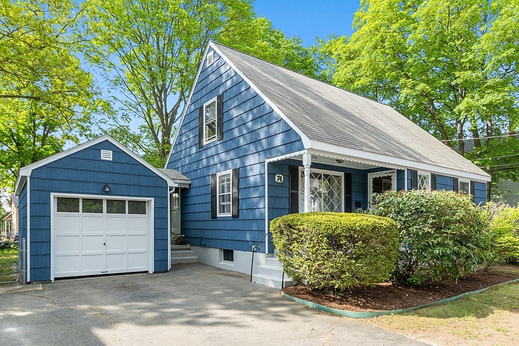 a view of a house with a backyard