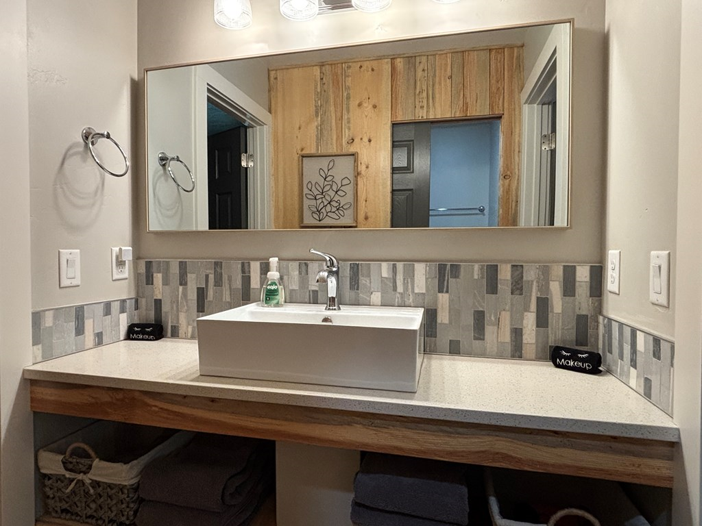 32 Shay Road Cascade, ID 83611 - Photo 28 of 40 Jack and Jill bath