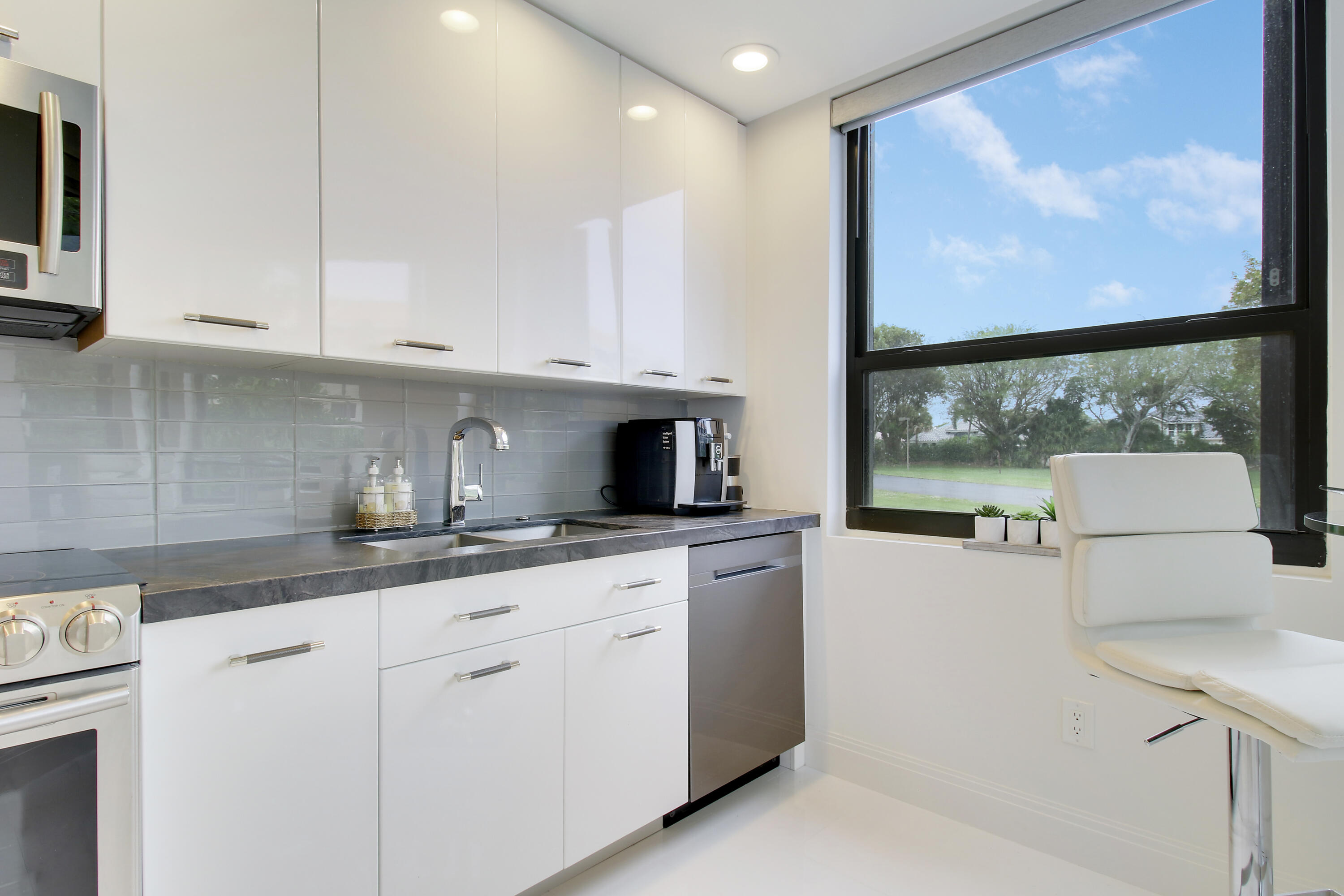 7535 La Paz Boulevard, Unit 105 Boca Raton, FL 33433 - Photo 15 of 45 Kitchen-2