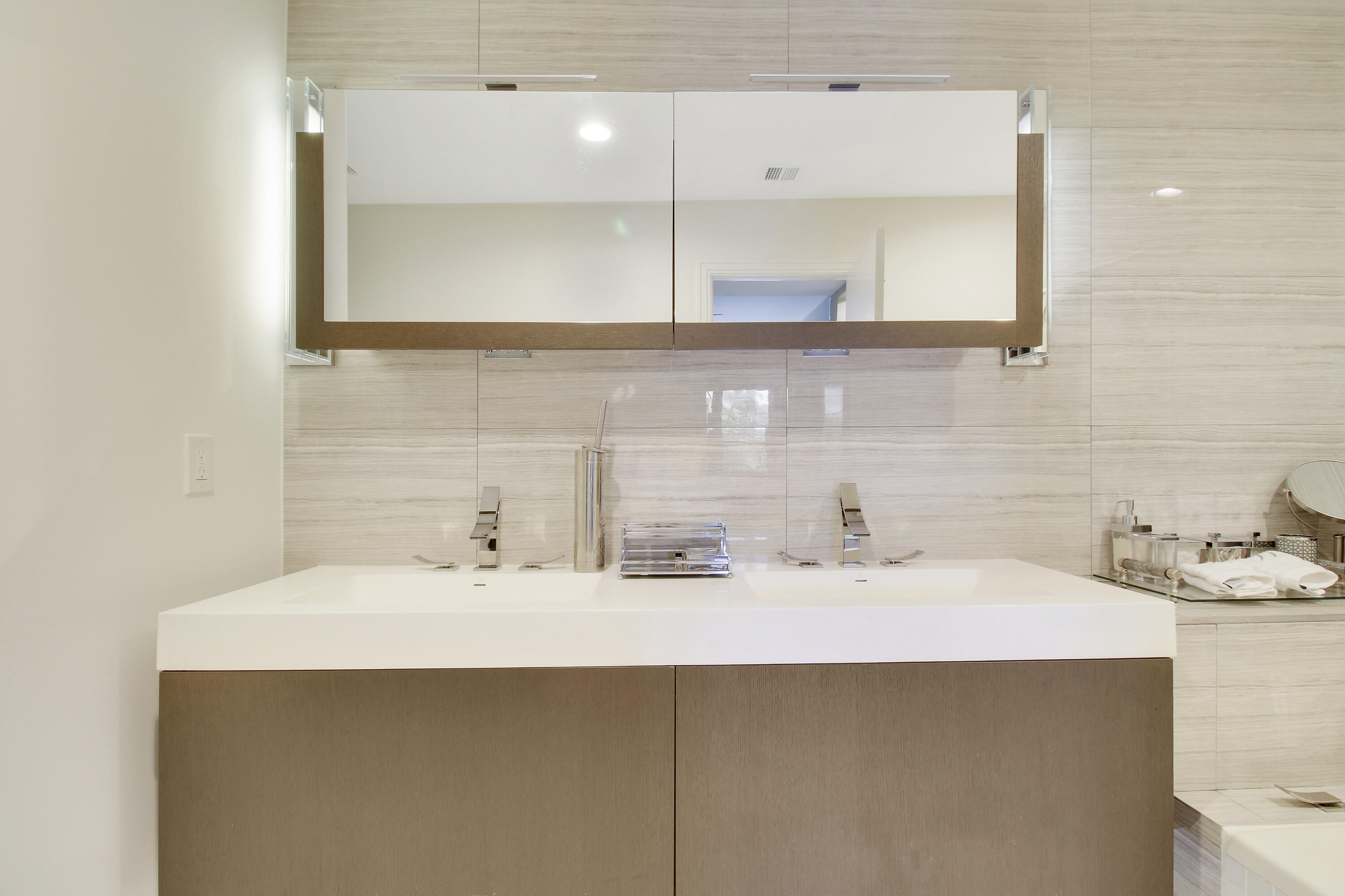 7535 La Paz Boulevard, Unit 105 Boca Raton, FL 33433 - Photo 28 of 45 Primary Bath