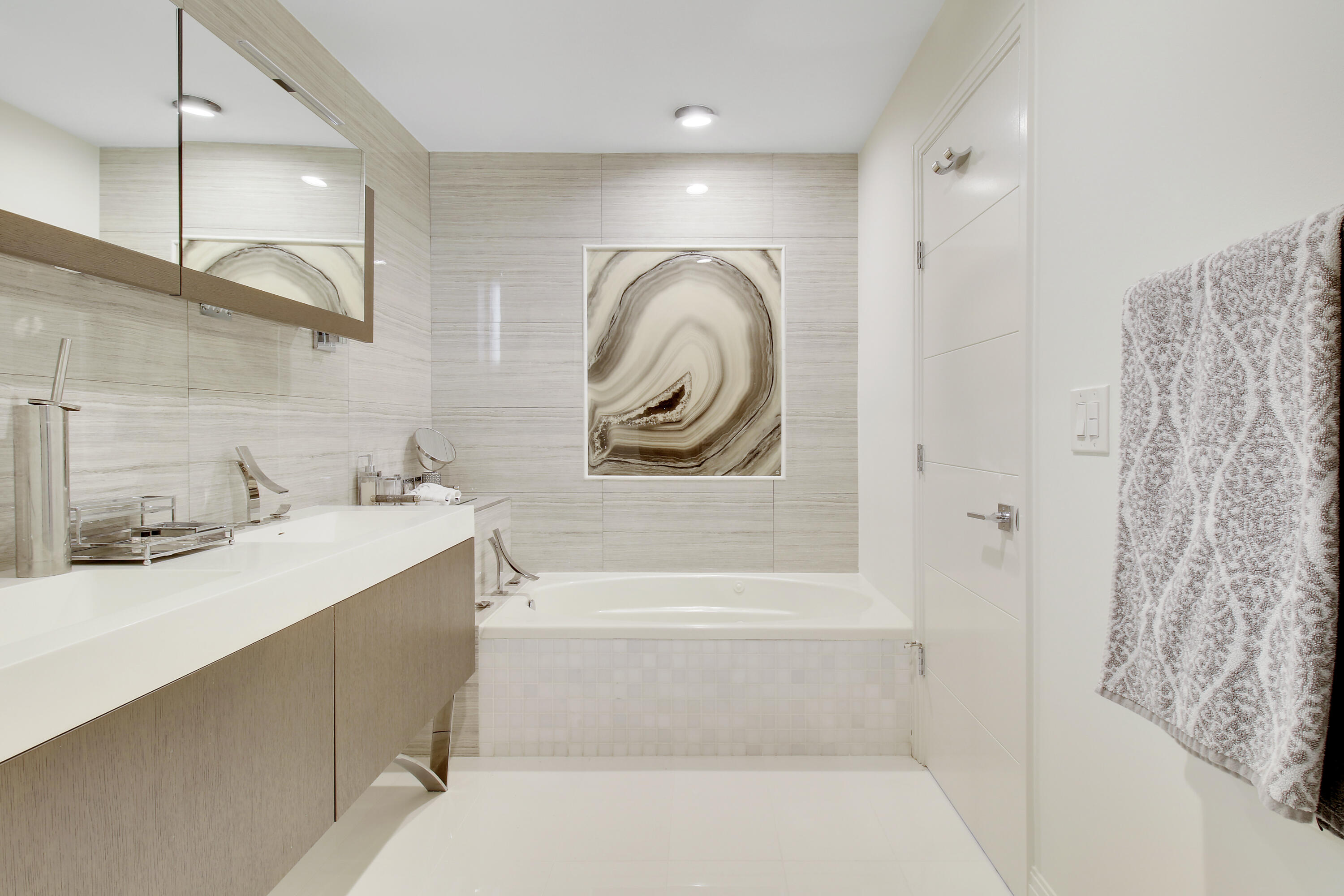 7535 La Paz Boulevard, Unit 105 Boca Raton, FL 33433 - Photo 29 of 45 Primary Bath-1