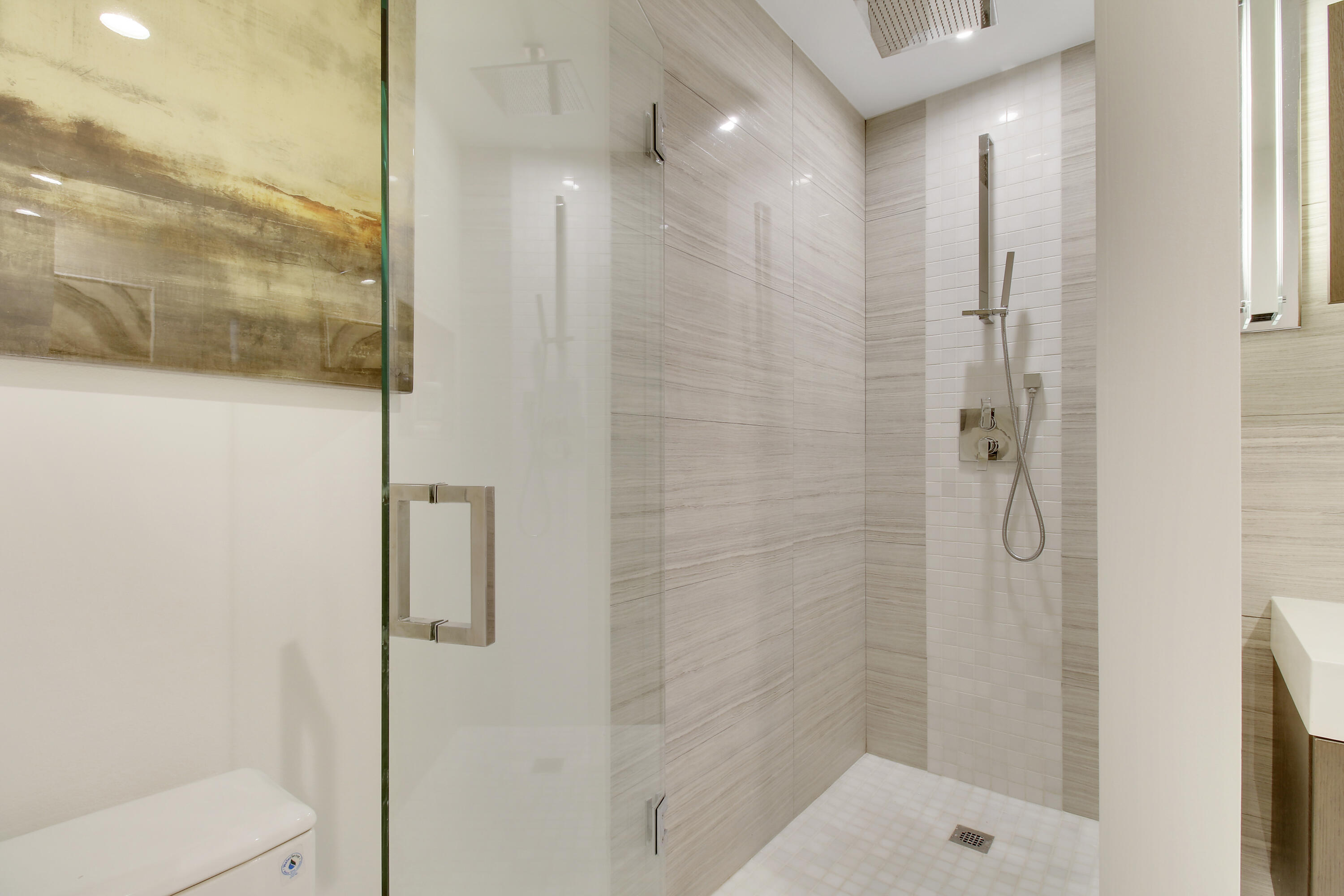 7535 La Paz Boulevard, Unit 105 Boca Raton, FL 33433 - Photo 30 of 45 Primary shower