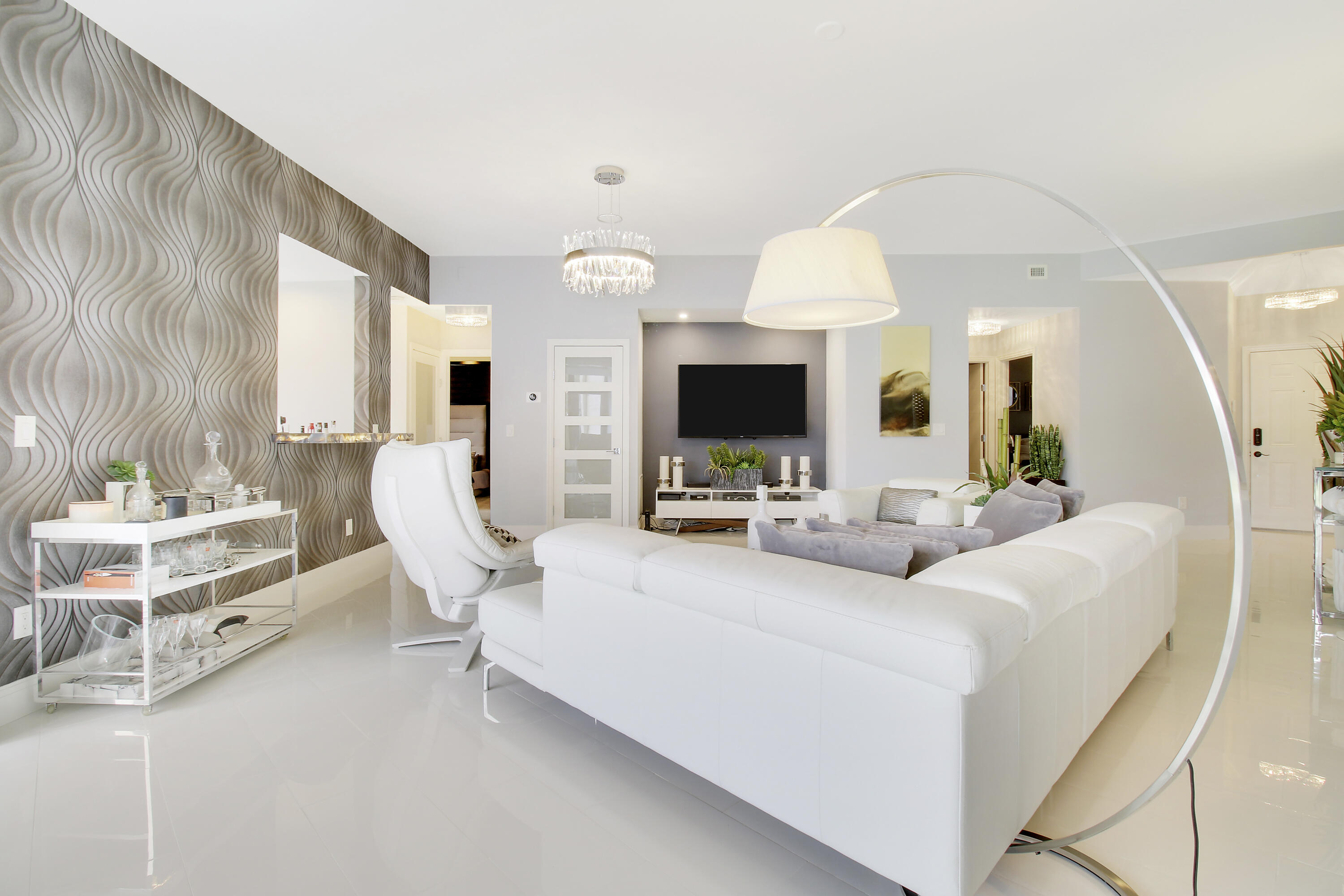 7535 La Paz Boulevard, Unit 105 Boca Raton, FL 33433 - Photo 8 of 45 Living Rm-2