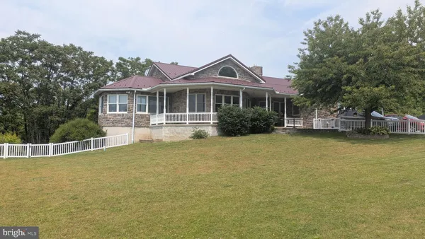 $575,900 | 162 Hosler Lane, Thompsontown, PA 17094