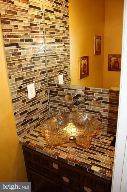 2307 Winterwood Road Baltimore, MD 21209 - Photo 5 of 26 Bath