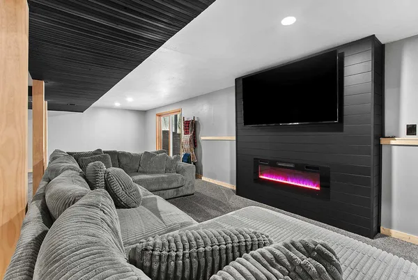 $415,000 | 6722 Oconto River Shores Lane, Oconto Falls, WI 54154