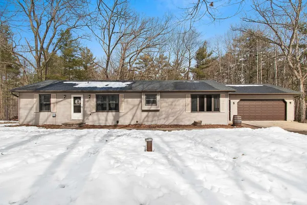 $415,000 | 6722 Oconto River Shores Lane, Oconto Falls, WI 54154