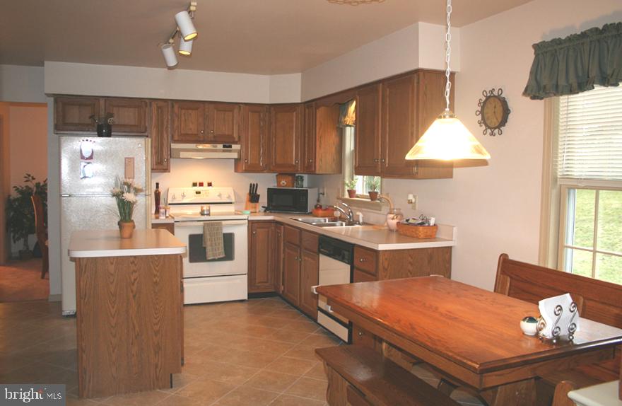 205 Kings Cross Circle Lititz, PA 17543 - Photo 4 of 9