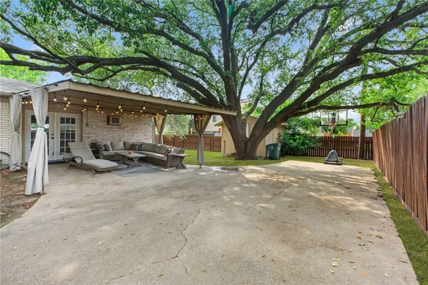 $349,000 | 3902 Stillmeadow Drive, Bryan, TX 77802