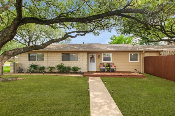 $349,000 | 3902 Stillmeadow Drive, Bryan, TX 77802