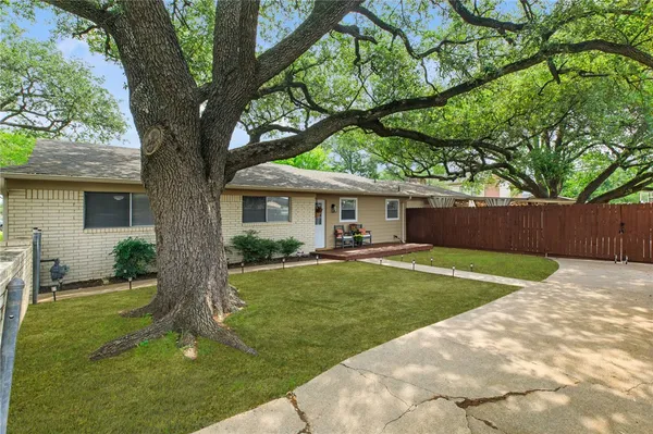 $349,000 | 3902 Stillmeadow Drive, Bryan, TX 77802