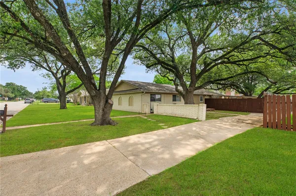 $349,000 | 3902 Stillmeadow Drive, Bryan, TX 77802