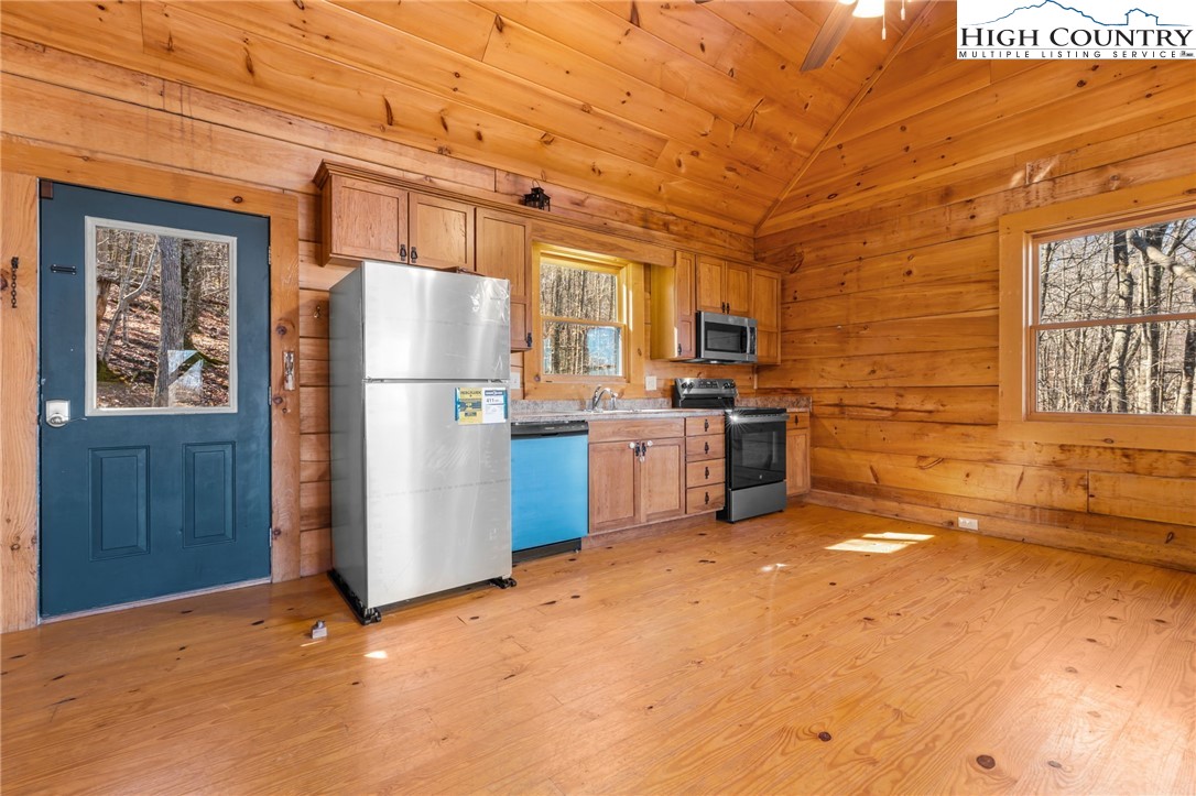 130 Hollow Tree Road Beech Mountain, NC 28604 - Photo 7 of 22 Gallery Image 7