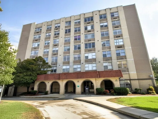 $29,900 | 4300 West Ford City Drive, Unit 708, Chicago, IL 60652