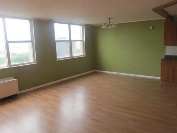 $26,000 | 4300 West Ford City Drive, Unit 708, Chicago, IL 60652