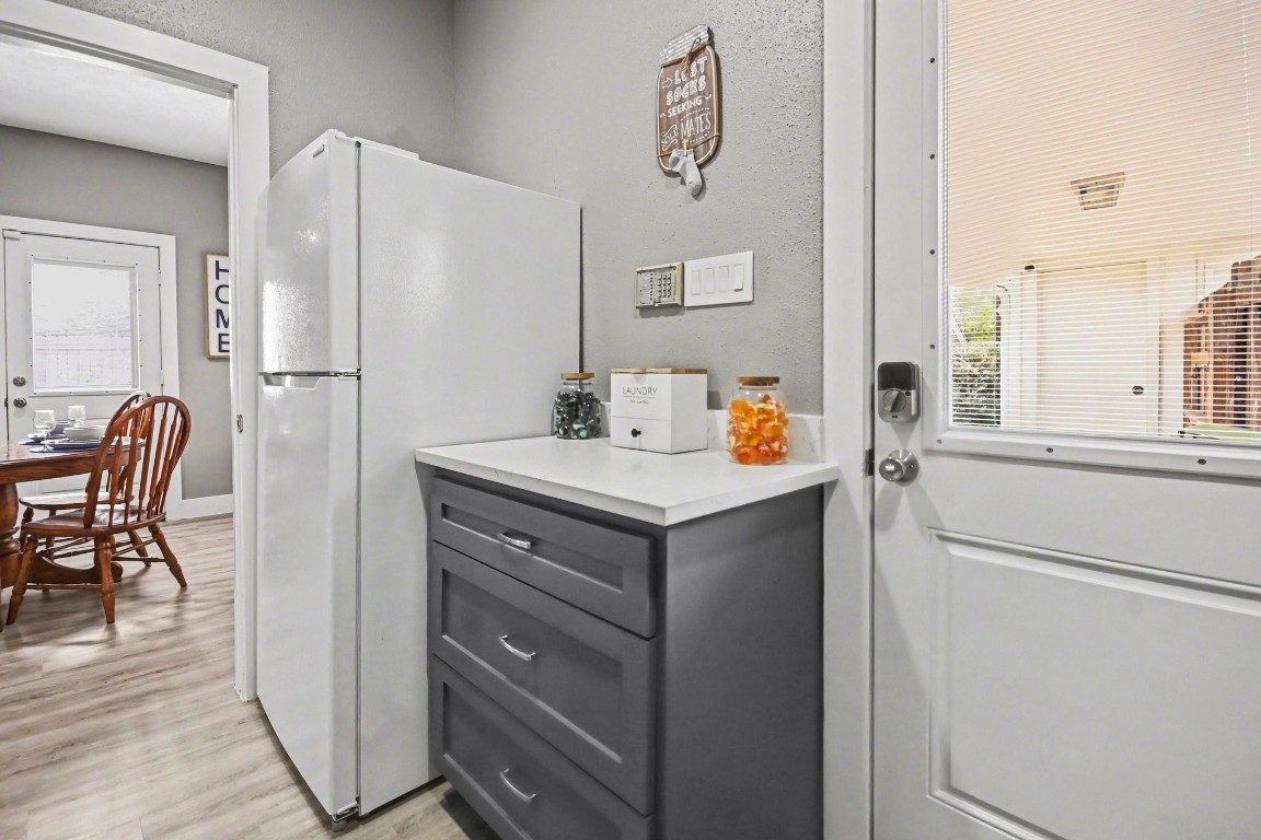 4206 River Ranch Drive Pasadena, TX 77505 - Photo 15 of 38 Custom Laundry Storage W/Quartz Countertops -Fridge Stays W/Home