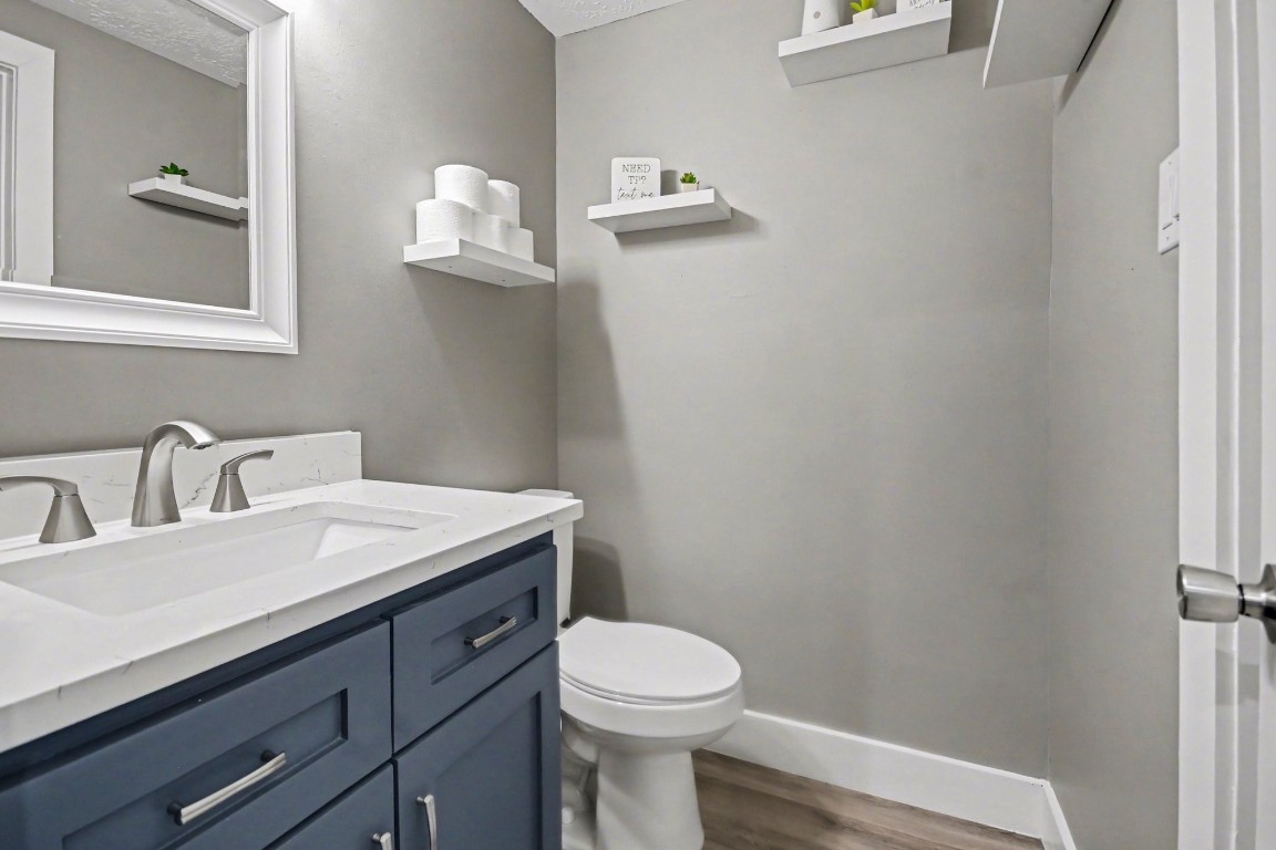 4206 River Ranch Drive Pasadena, TX 77505 - Photo 18 of 38 Custom 1/2 Bathroom W/Soft Close