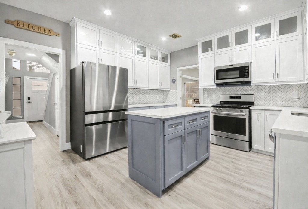 4206 River Ranch Drive Pasadena, TX 77505 - Photo 3 of 38 **Virtually Staged** To Help Your Imagination If You Prefer A White Kitchen