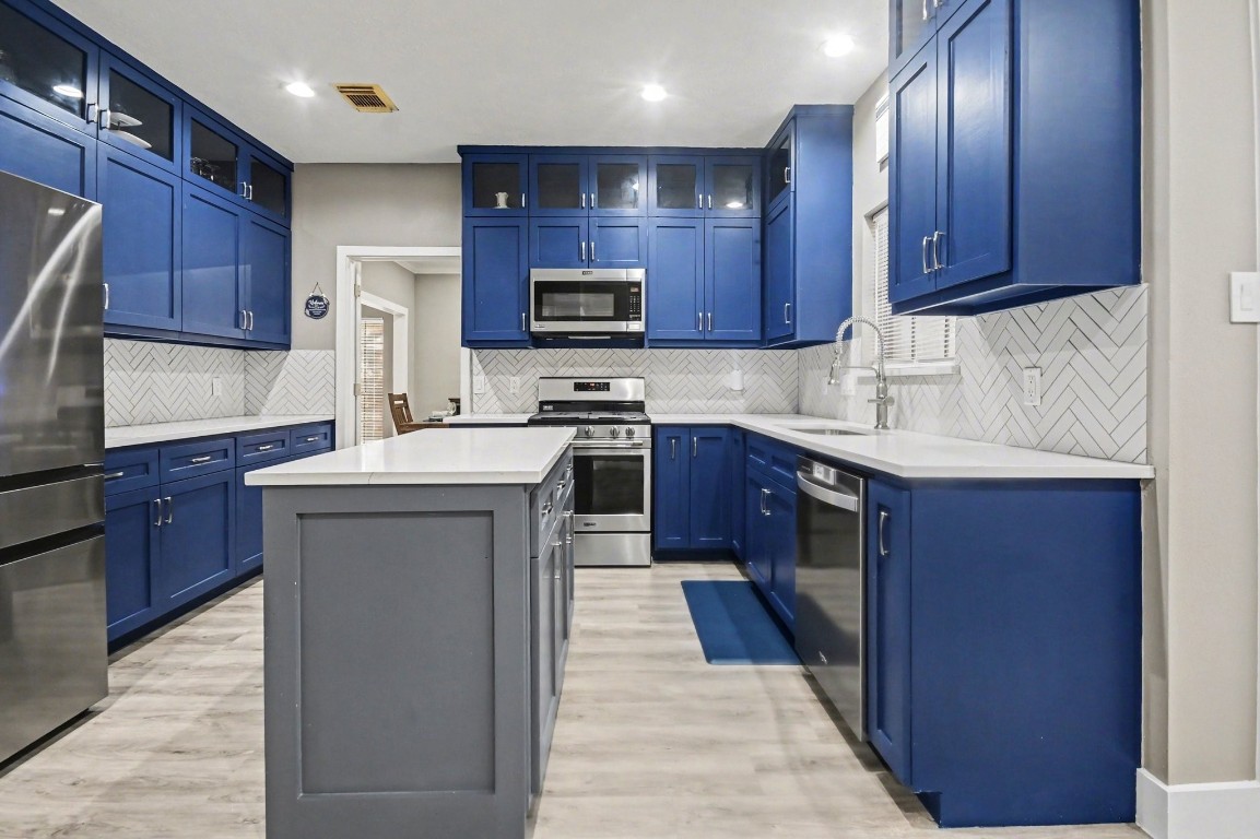 4206 River Ranch Drive Pasadena, TX 77505 - Photo 4 of 38 Welcome To Your Custom Kitchen W/Island. Fridge Stays W/Home. Cabinets To Ceiling. Soft-Close Drawers And Cabinets.